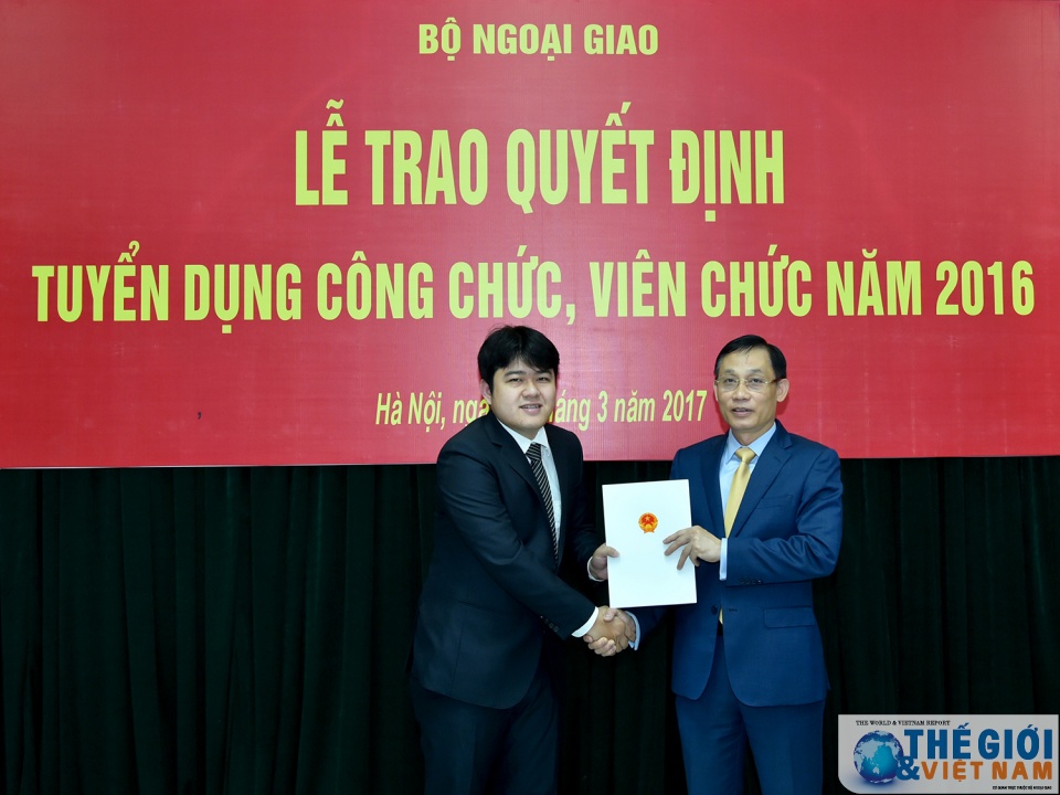 toan canh le trao quyet dinh tuyen dung cong chuc vien chac nam 2016