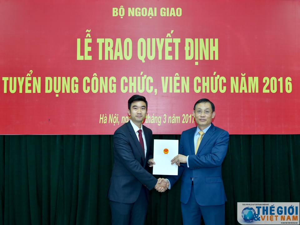 toan canh le trao quyet dinh tuyen dung cong chuc vien chac nam 2016