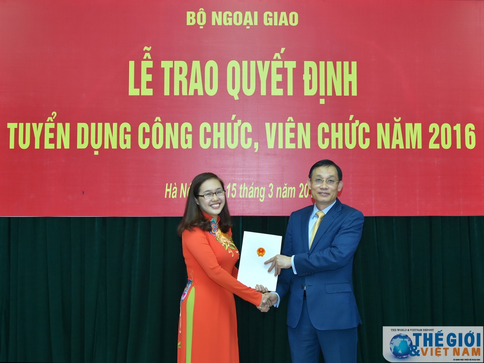toan canh le trao quyet dinh tuyen dung cong chuc vien chac nam 2016