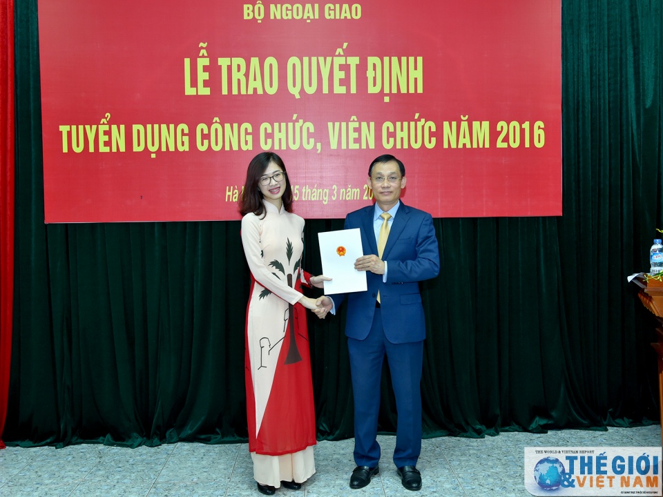 toan canh le trao quyet dinh tuyen dung cong chuc vien chac nam 2016