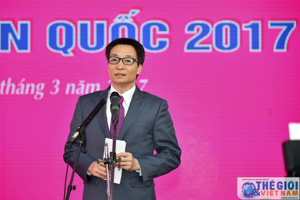 Phó Thủ tướng Vũ Đức Đam thăm gian trưng bày báo Thế giới & Việt Nam pho thu tuong vu duc dam tham gian trung bay bao the gioi viet nam