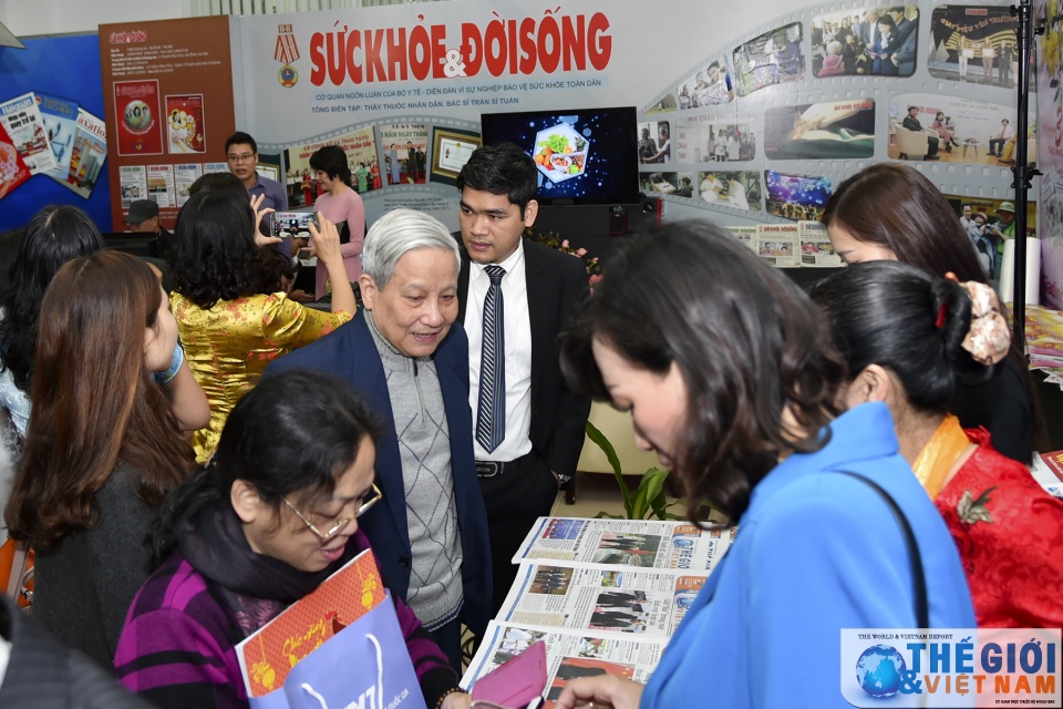 Phó Thủ tướng Vũ Đức Đam thăm gian trưng bày báo Thế giới & Việt Nam pho thu tuong vu duc dam tham gian trung bay bao the gioi viet nam