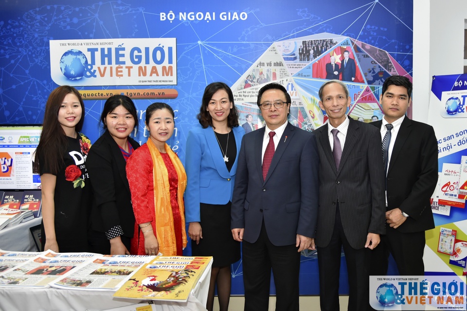 Phó Thủ tướng Vũ Đức Đam thăm gian trưng bày báo Thế giới & Việt Nam pho thu tuong vu duc dam tham gian trung bay bao the gioi viet nam