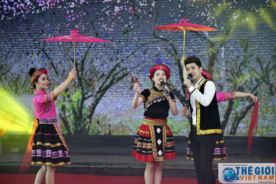 Phó Thủ tướng Vũ Đức Đam thăm gian trưng bày báo Thế giới & Việt Nam pho thu tuong vu duc dam tham gian trung bay bao the gioi viet nam