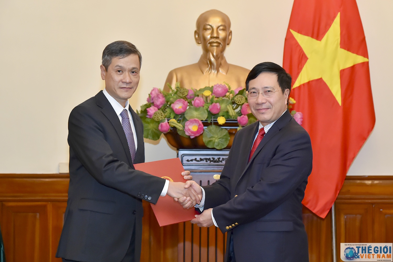 trao quyet dinh bo nhiem tro ly bo truong ngoai giao