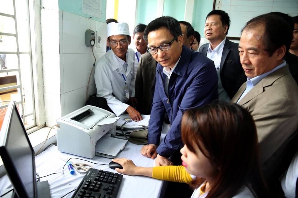 Tháo gỡ bất cập để người dân đến với trạm y tế xã tin nhap 20170331094904