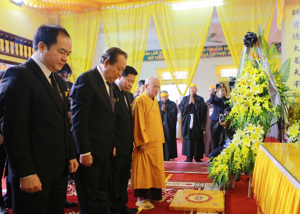 Phó Thủ tướng Thường trực viếng Phó Pháp chủ Giáo hội Phật giáo Việt Nam pho thu tuong thuong truc vieng pho phap chu giao hoi phat giao viet nam