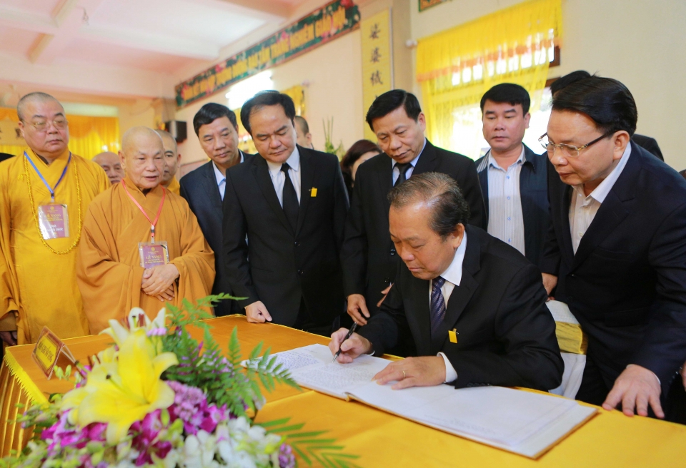 Phó Thủ tướng Thường trực viếng Phó Pháp chủ Giáo hội Phật giáo Việt Nam pho thu tuong thuong truc vieng pho phap chu giao hoi phat giao viet nam