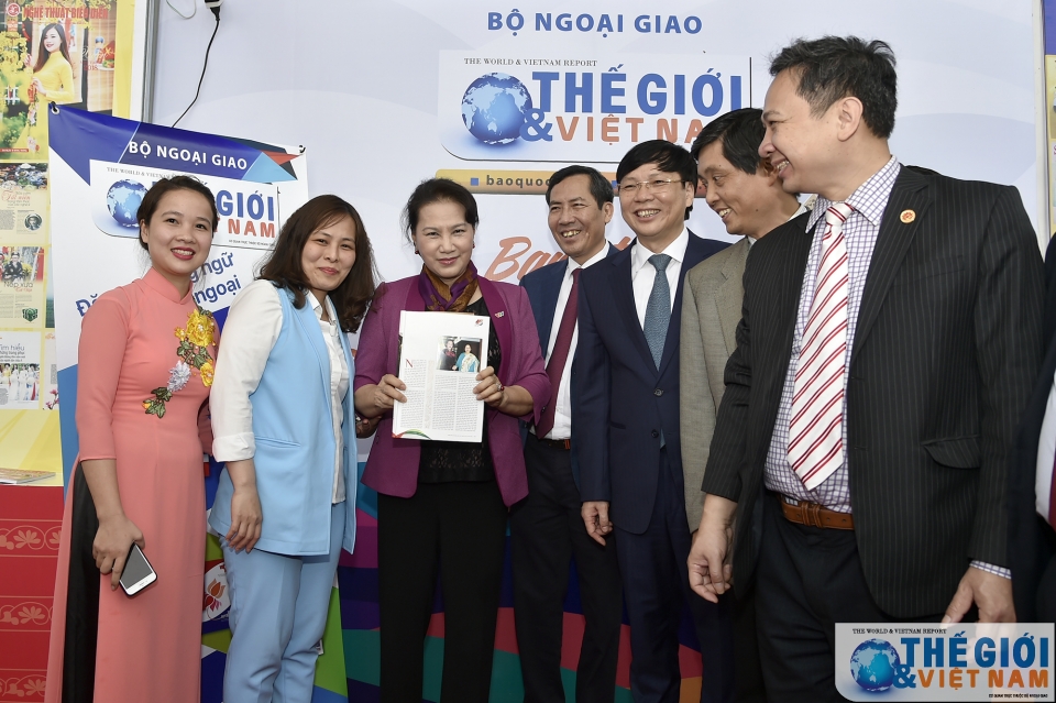 tham hoi bao chu tich quoc hoi nguyen thi kim ngan den khu trung bay bao tgvn