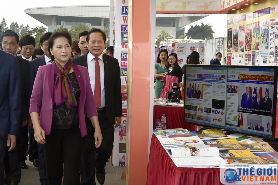 tham hoi bao chu tich quoc hoi nguyen thi kim ngan den khu trung bay bao tgvn