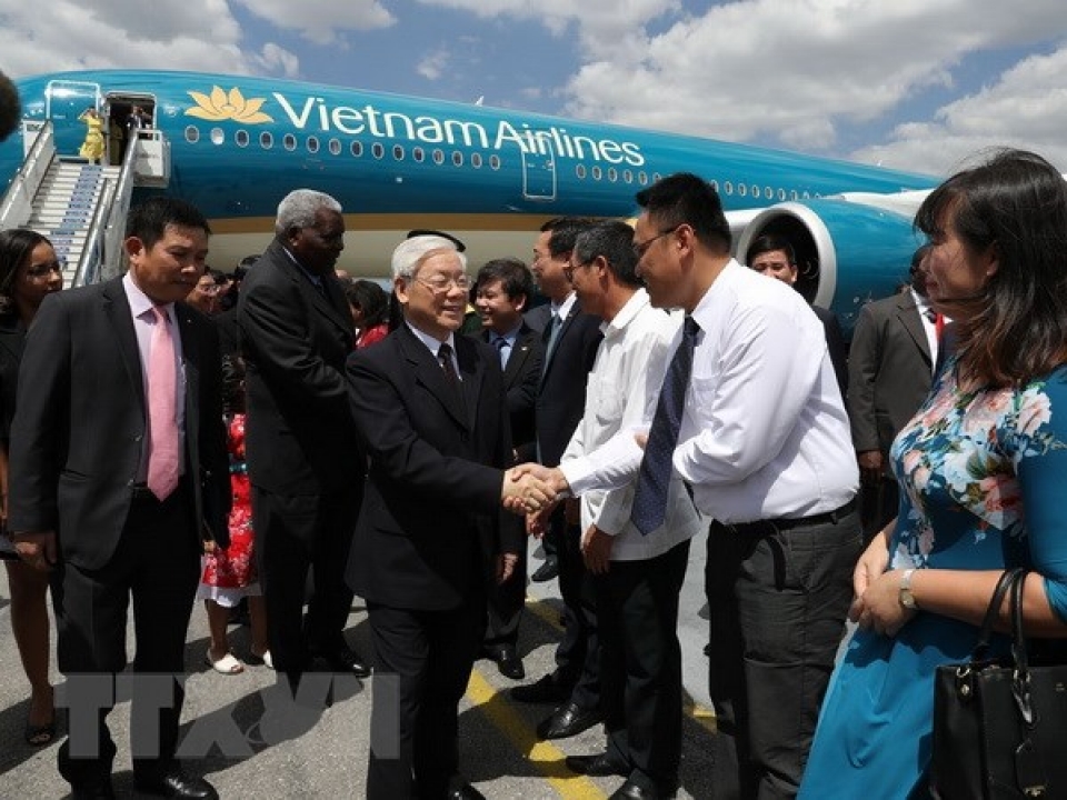 tong bi thu gap nhan vien dai su quan va cong dong nguoi viet tai cuba