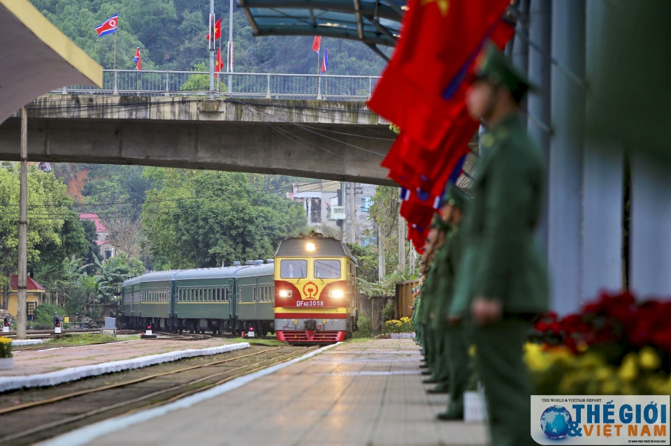 chu tich kim jong un roi ha noi len tau tro ve trieu tien