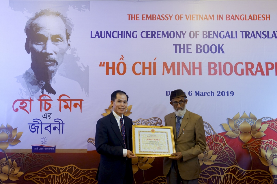 Xuất bản sách “Tiểu sử Hồ Chí Minh” sang tiếng Bengali