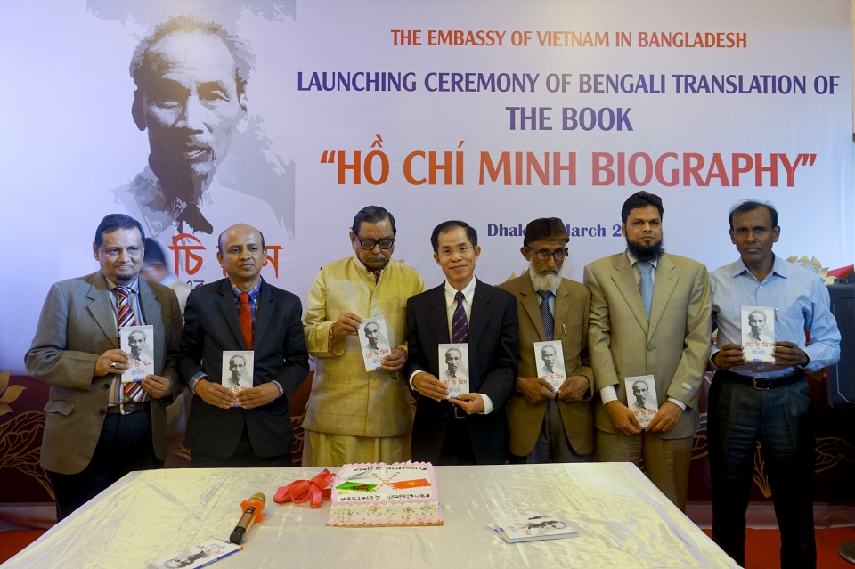 Xuất bản sách “Tiểu sử Hồ Chí Minh” sang tiếng Bengali