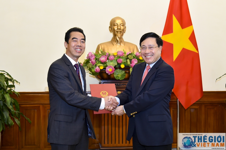 Trao quyết định của Thủ tướng bổ nhiệm Thứ trưởng Ngoại giao Tô Anh Dũng tin nhap 20190311103110