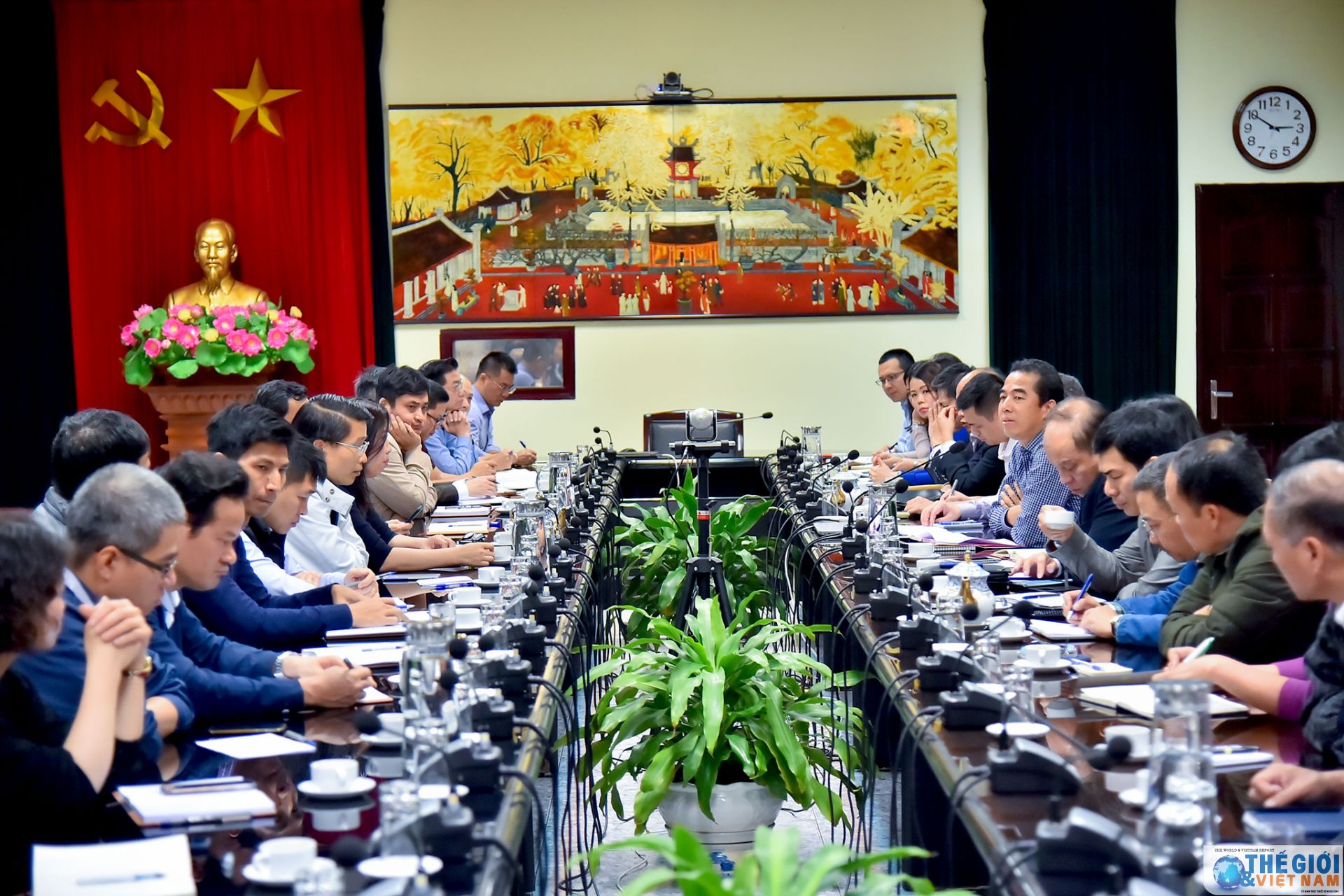 bo ngoai giao hop ung pho voi dien bien moi cua dich covid 19