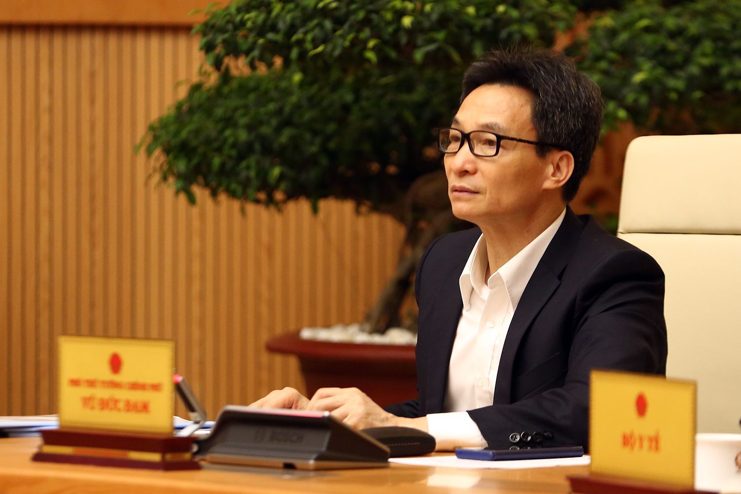 ra tung ngo go tung nha quyet ngan chan lay nhiem covid 19