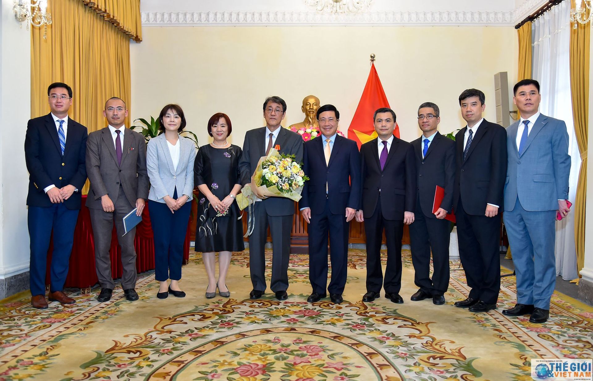 Phó Thủ tướng Phạm Bình Minh trao Huân chương Hữu nghị cho Đại sứ Nhật Bản Umeda Kunio