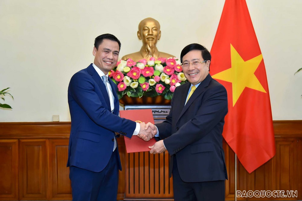 Phó Thủ tướng Phạm Bình Minh trao quyết định bổ nhiệm Thứ trưởng Ngoại giao Đặng Hoàng Giang