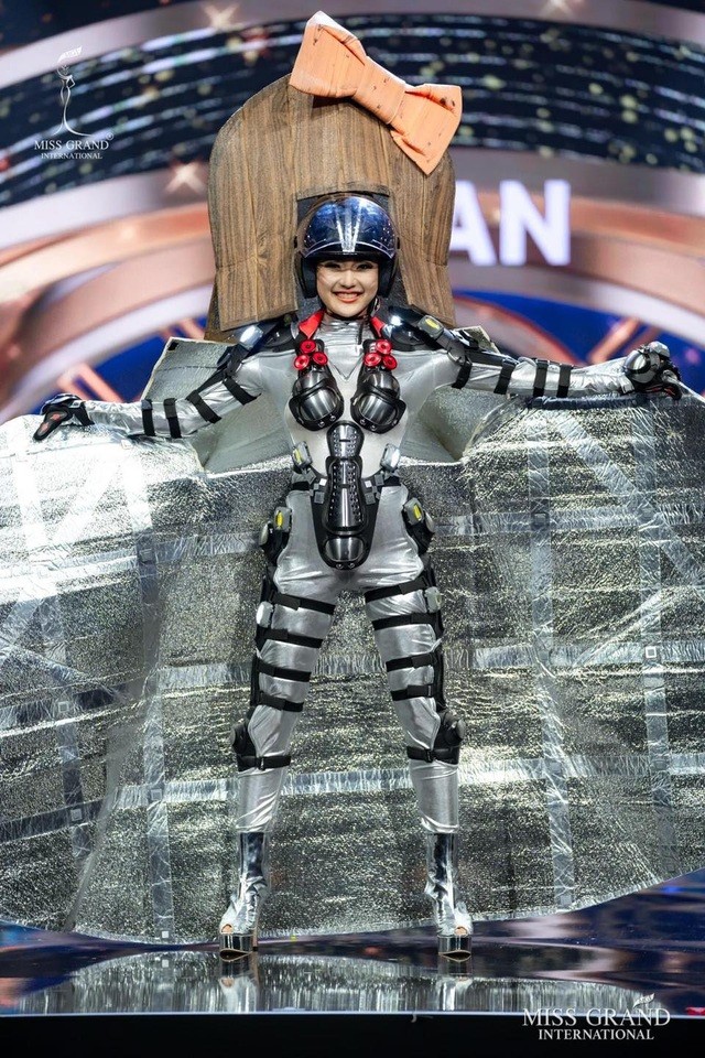 Hoa hậu Nhật Bản giành giải Thí sinh trình diễn trang phục dân tộc đẹp nhất. 