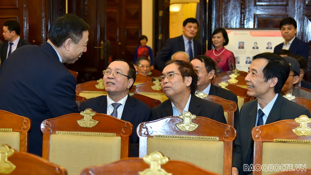 Xây dựng đội ngũ cán bộ công tác đảng ngoài nước ngày càng vững mạnh Gặp mặt truyền thống ‘60 năm - Một chặng đường vẻ vang công tác đảng ngoài nước’