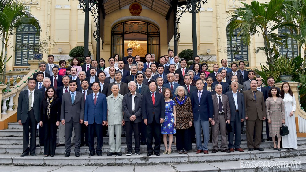 Tiếp tục xây dựng đội ngũ cán bộ công tác đảng ngoài nước ngày càng vững mạnh