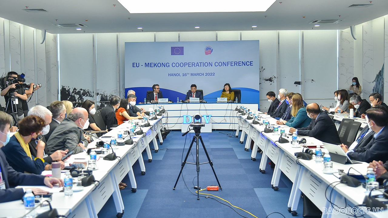 Ngày 16/3, tại Hà Nội, Thứ trưởng Ngoại giao Phạm Quang Hiệu đã dự và phát biểu tại Diễn đàn hợp tác EU-Mekong theo hình thức kết hợp trực tiếp và trực tuyến. Sự kiện có sự tham dự của các Đại sứ, Trưởng Phái đoàn EU tại Việt Nam, Trưởng phái đoàn EU tại Đông Nam Á , học giả… (Ảnh: Tuấn Anh) Ngày 16/3, tại Hà Nội, Thứ trưởng Ngoại giao Phạm Quang Hiệu đã dự và phát biểu tại Diễn đàn hợp tác EU-Mekong theo hình thức kết hợp trực tiếp và trực tuyến. Sự kiện có sự tham dự của các Đại sứ, Trưởng Phái đoàn EU tại Việt Nam, Trưởng phái đoàn EU tại