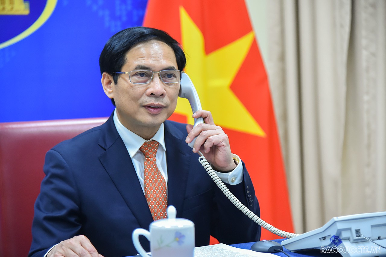 Bộ trưởng Ngoại giao Việt Nam-Nga trao đổi về tình hình xung đột tại Ukraine