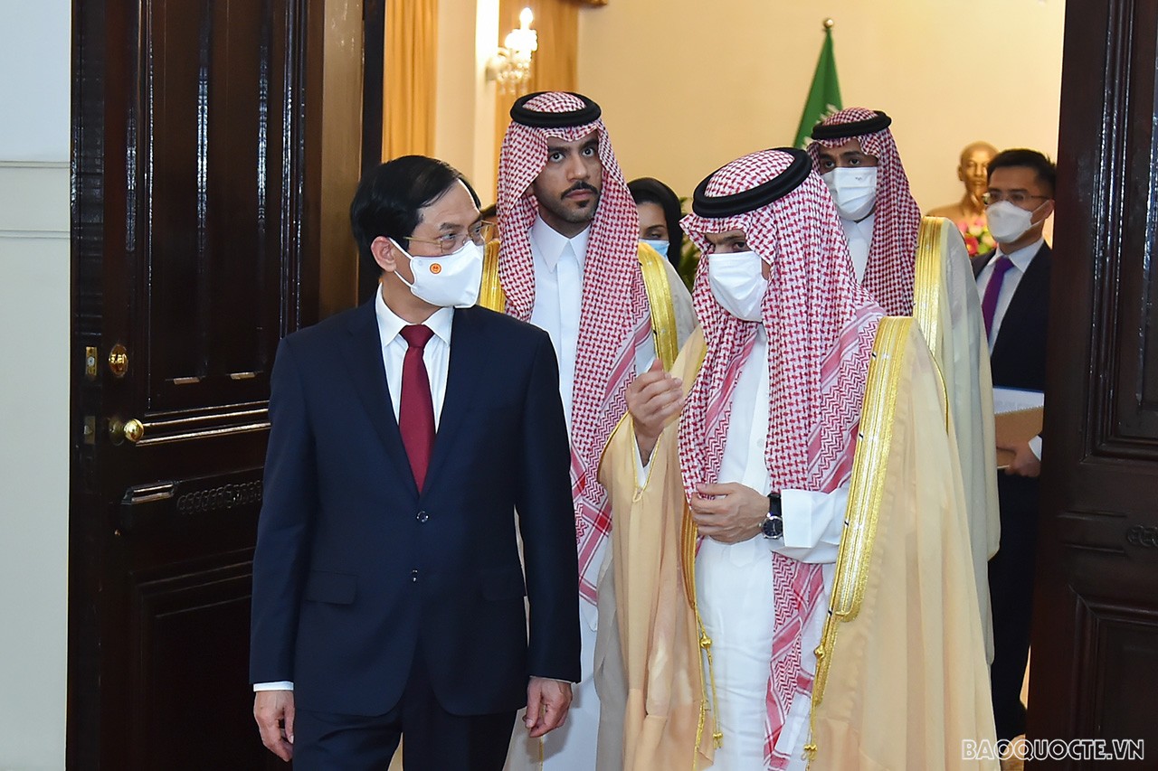 Bộ trưởng Ngoại giao Bùi Thanh Sơn đón, hội đàm với Bộ trưởng Ngoại giao Saudi Arabia Faisal bin Farhan Al Saud