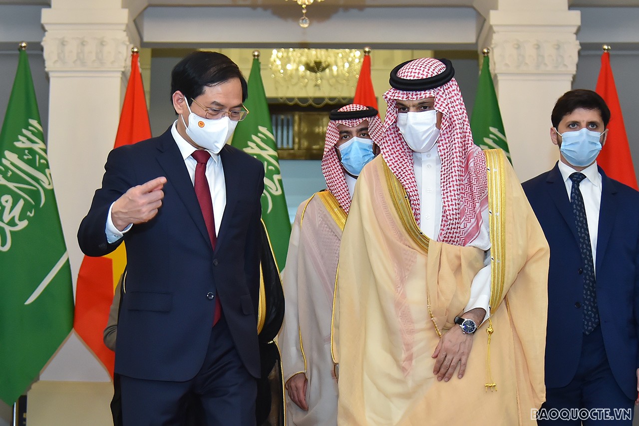 Bộ trưởng Ngoại giao Bùi Thanh Sơn đón, hội đàm với Bộ trưởng Ngoại giao Saudi Arabia Faisal bin Farhan Al Saud
