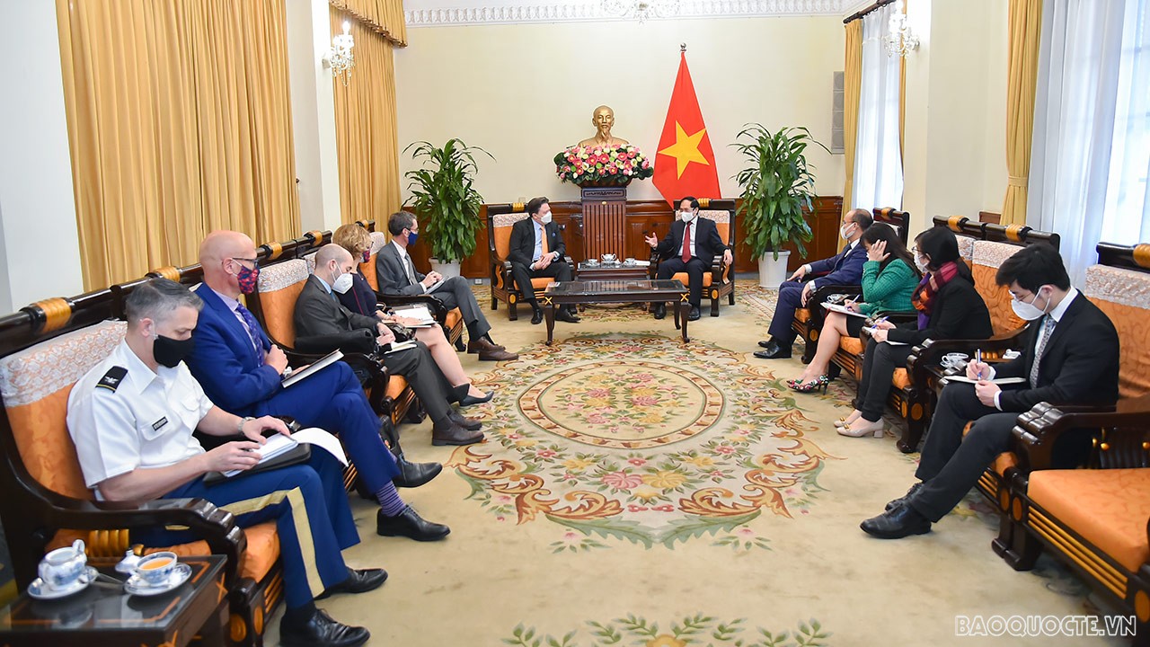 Foreign Minister Bui Thanh Son receives US Ambassador to Vietnam Marc Knapper