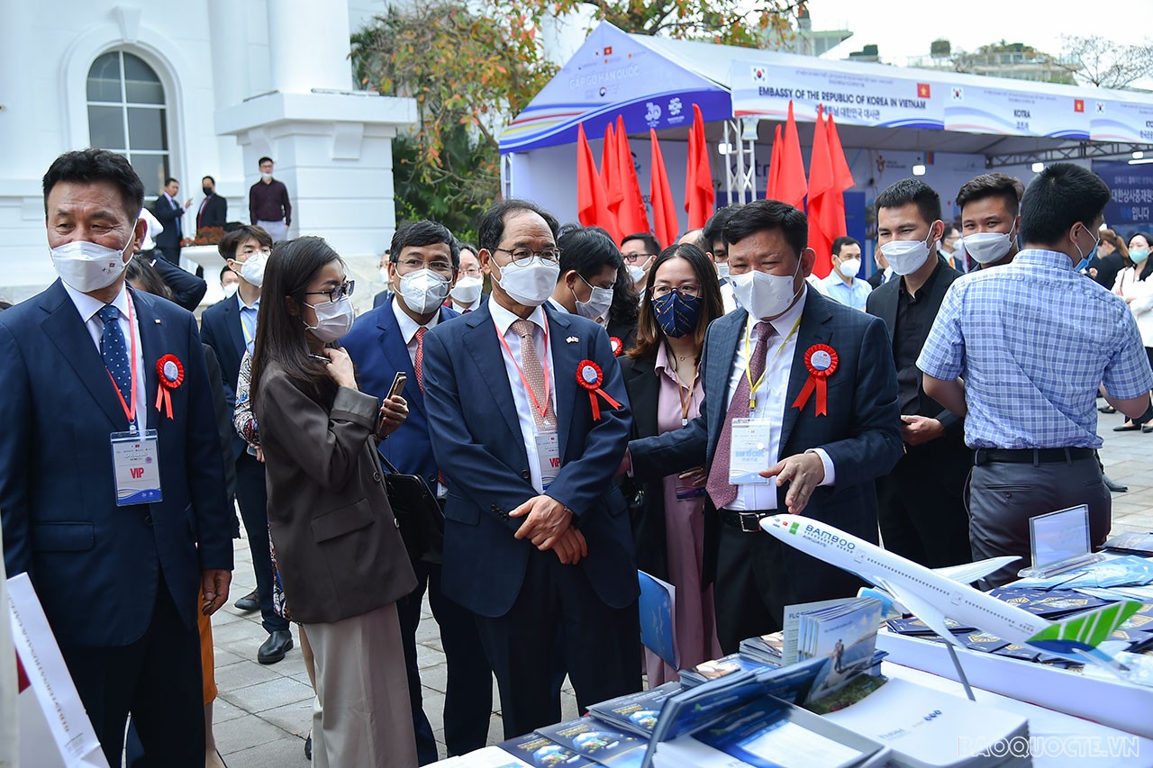 Toàn cảnh Triển lãm trưng bày sản phẩm tiêu biểu Việt Nam-Hàn Quốc