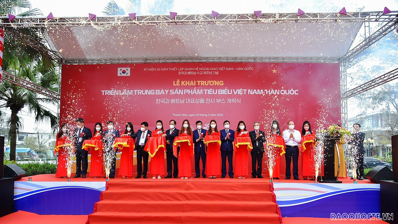 Dự lễ khai trương có Thứ trưởng Thường trực Bộ Ngoại giao Nguyễn Minh Vũ; Phó Chủ tịch Thường trực UBND tỉnh Thanh Hóa Nguyễn Văn Thi; Ủy viên Ban Thường vụ Tỉnh ủy, Đại sứ Hàn Quốc tại Việt Nam Park Noh-wan và lãnh đạo các tỉnh Nghệ An, Hà Nam, Hải Phòng, Thái Bình...