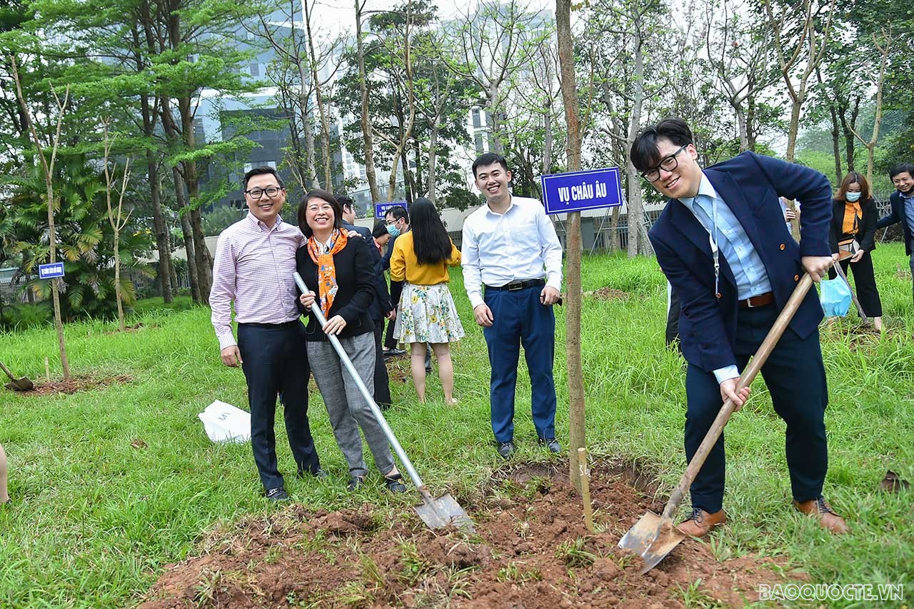 The Chairman of the Ministry's Trade Union affirmed that the long-term goal of the 2022 Tree Planting Festival is to join hands to protect the environment, the immediate goal is simply to create a green, clean and beautiful environment, creating a 