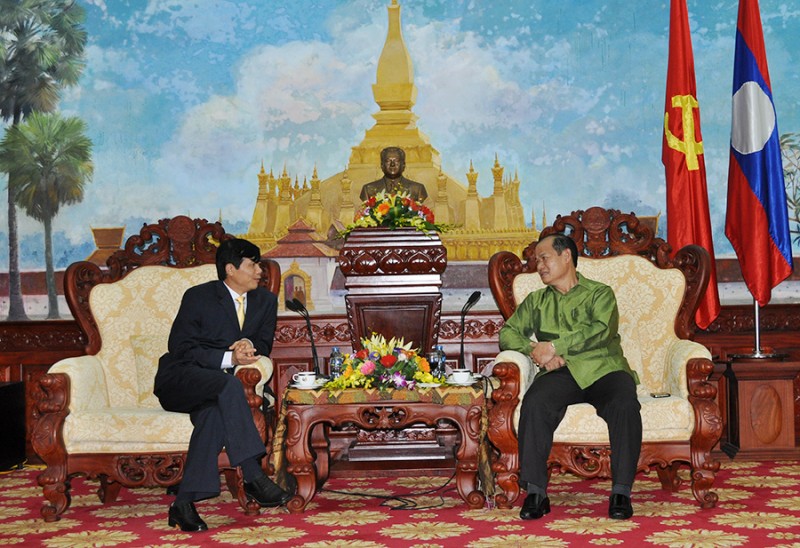 bo ngoai giao chuc tet co truyen bunpimay tai dai su quan lao