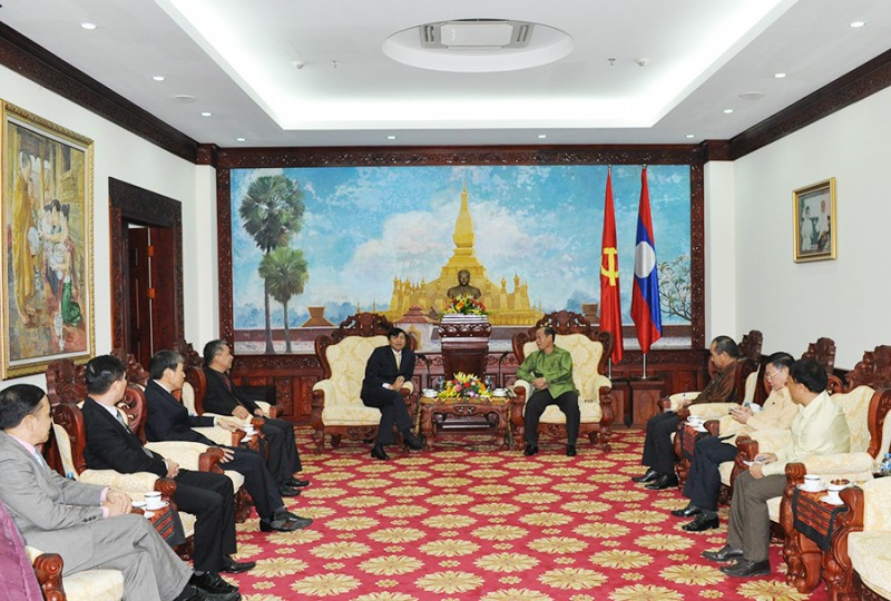 bo ngoai giao chuc tet co truyen bunpimay tai dai su quan lao