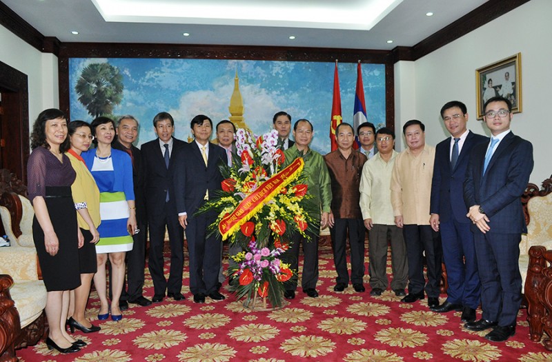 bo ngoai giao chuc tet co truyen bunpimay tai dai su quan lao