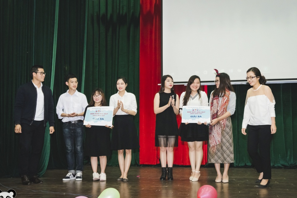 sinh vien hoc vien ngoai giao voi han ngu idol 2017