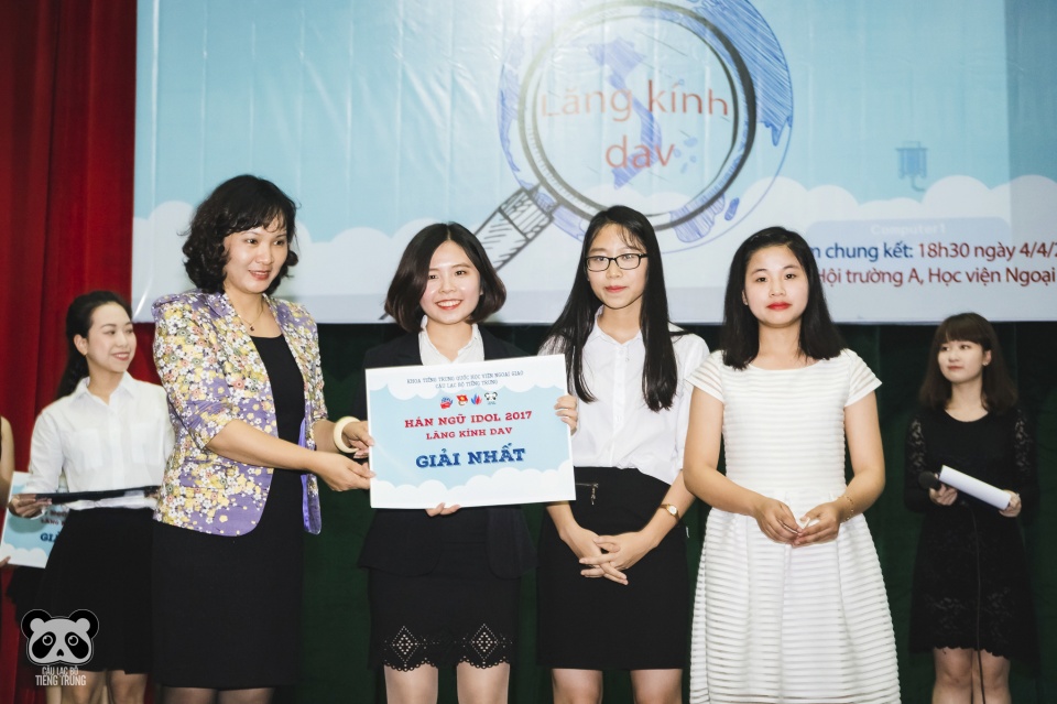sinh vien hoc vien ngoai giao voi han ngu idol 2017