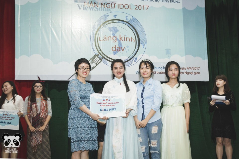 sinh vien hoc vien ngoai giao voi han ngu idol 2017