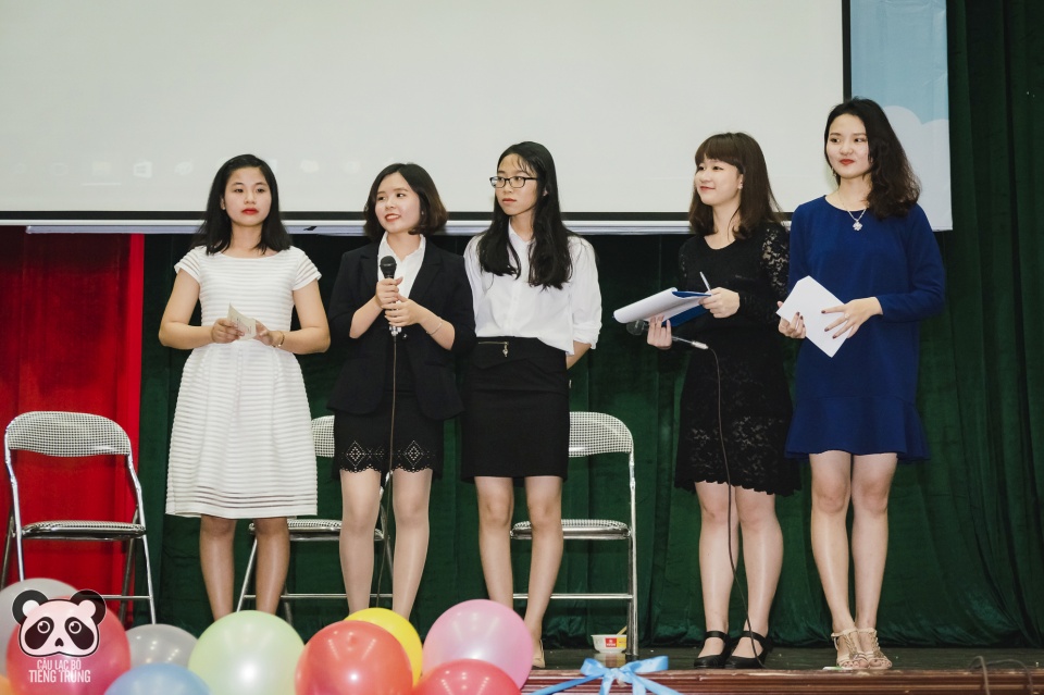 sinh vien hoc vien ngoai giao voi han ngu idol 2017