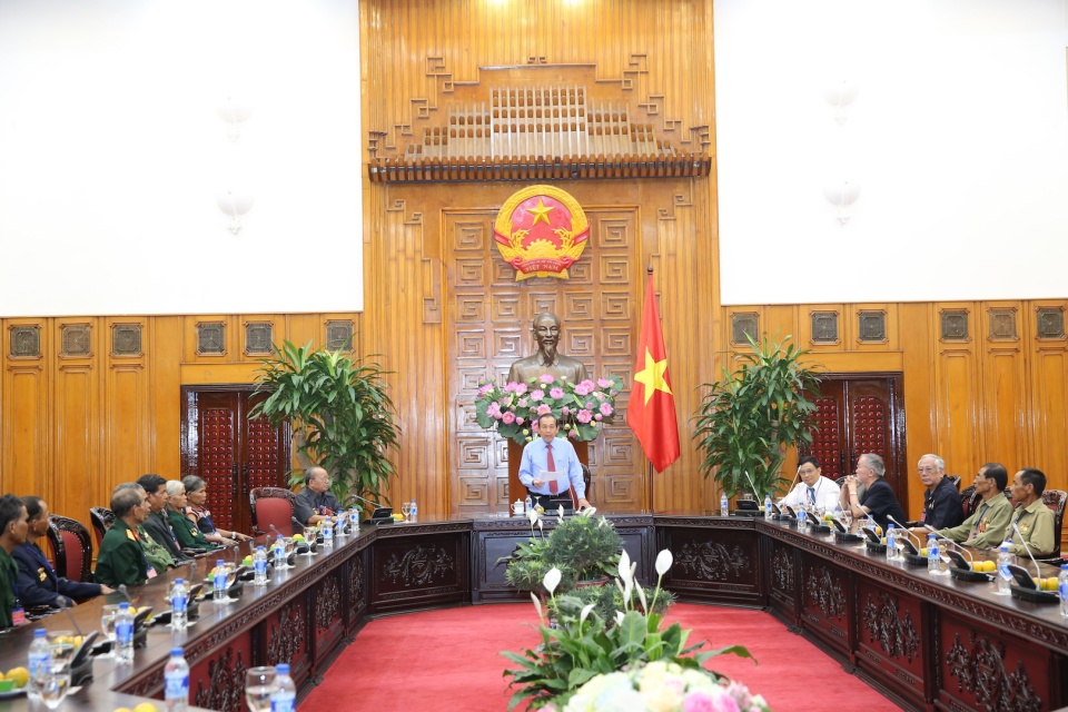 pho thu tuong truong hoa binh tiep doan nguoi co cong tinh kon tum