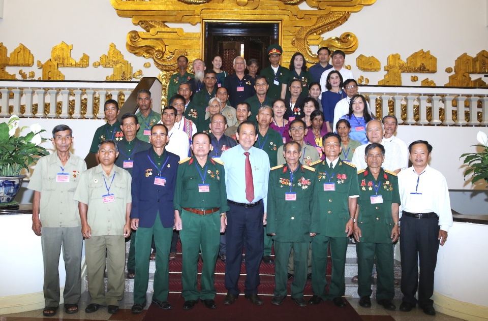 pho thu tuong truong hoa binh tiep doan nguoi co cong tinh kon tum