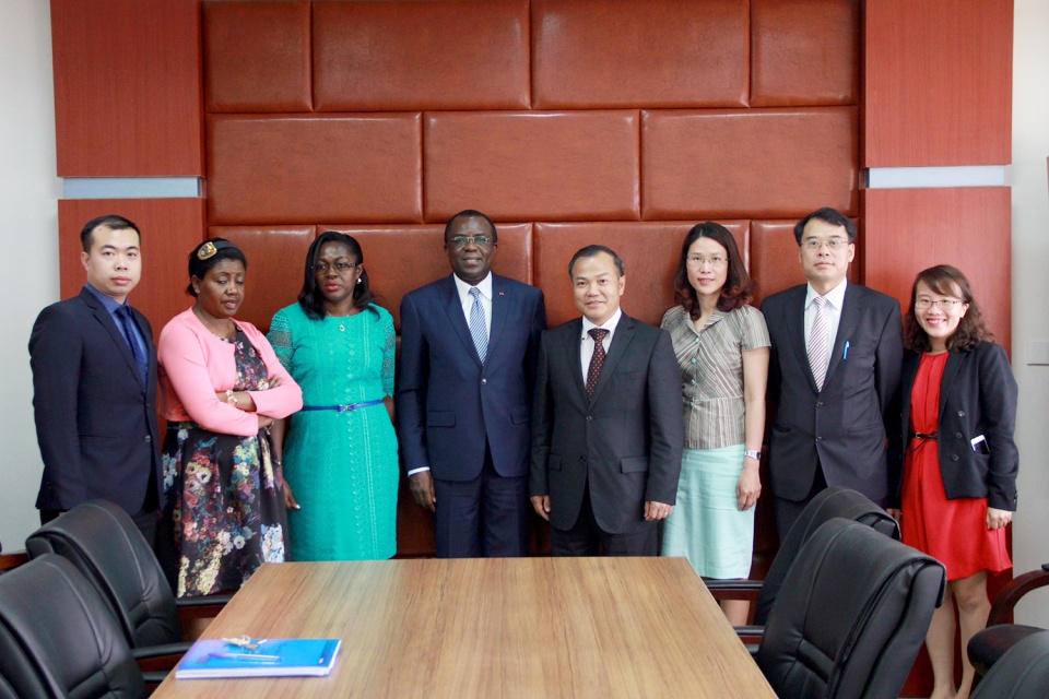 Đặc phái viên Chủ tịch nước, Thứ trưởng Ngoại giao Vũ Hồng Nam thăm Cameroon tin nhap 20170413152536