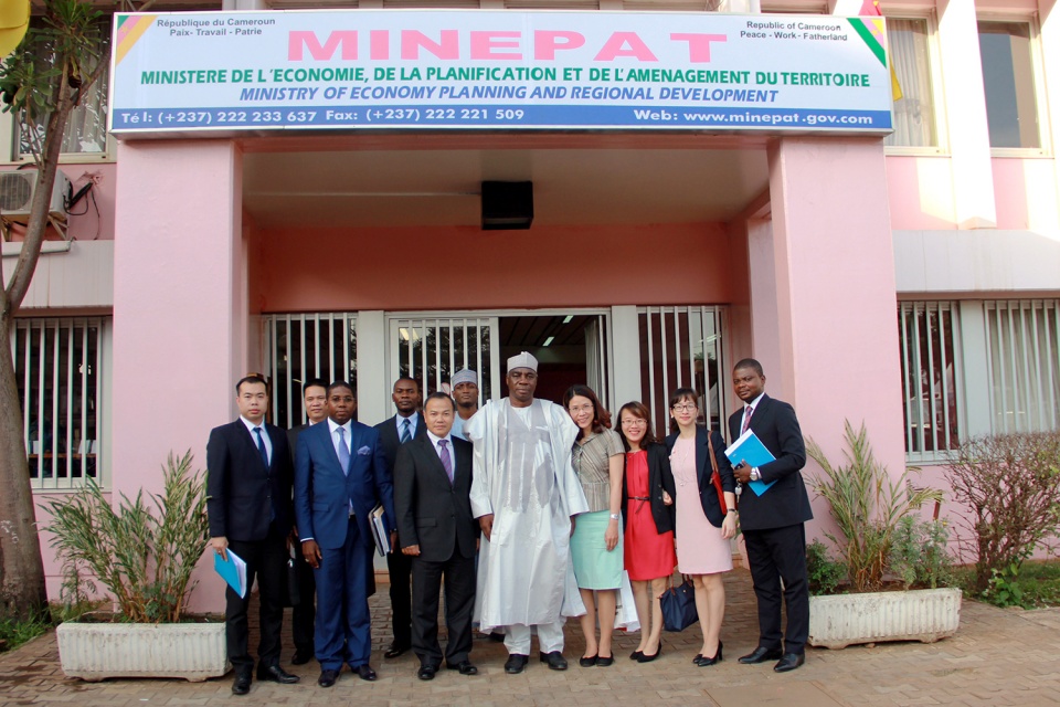 Đặc phái viên Chủ tịch nước, Thứ trưởng Ngoại giao Vũ Hồng Nam thăm Cameroon tin nhap 20170413152536