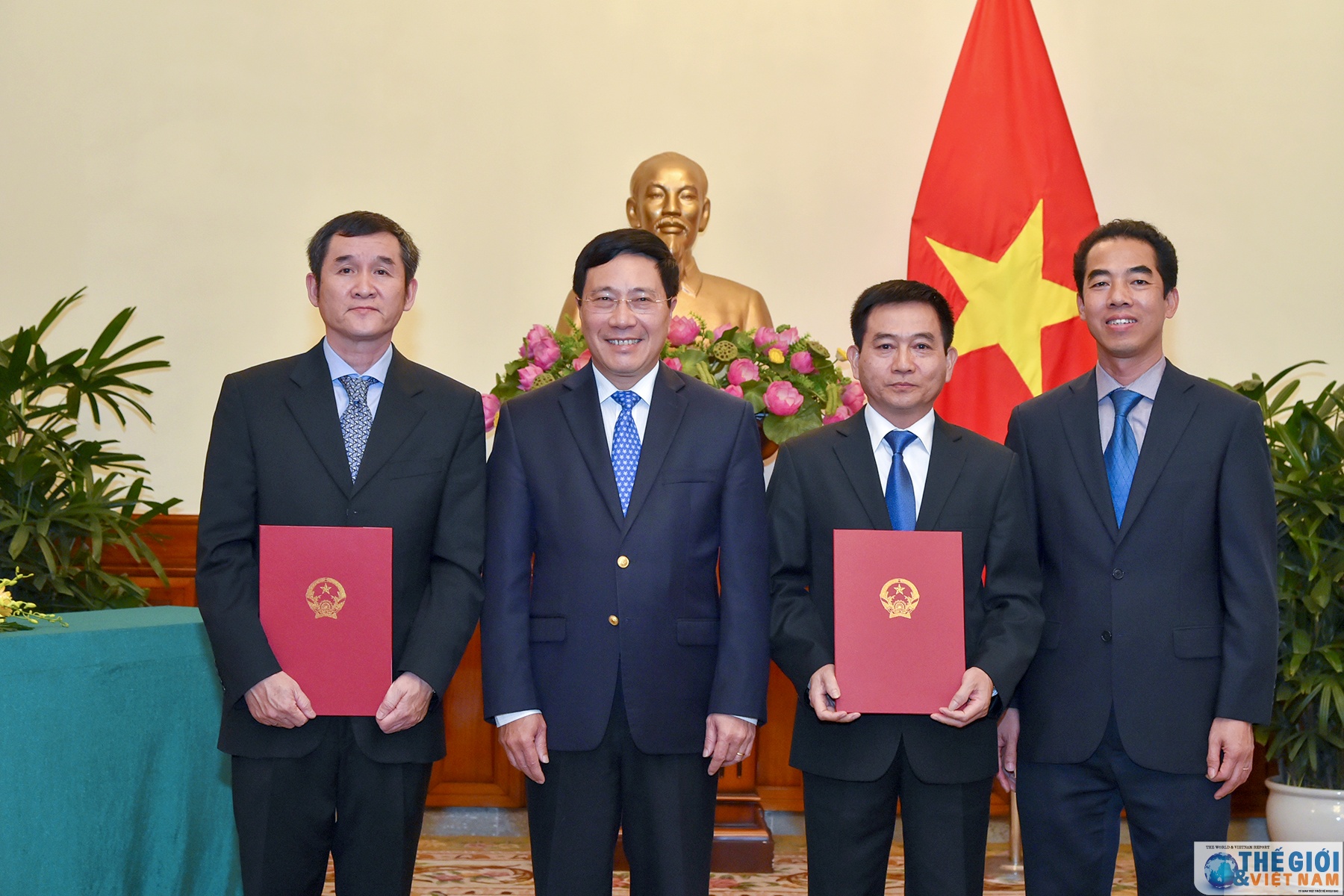 trao quyet dinh bo nhiem tong lanh su tai trung quoc va campuchia