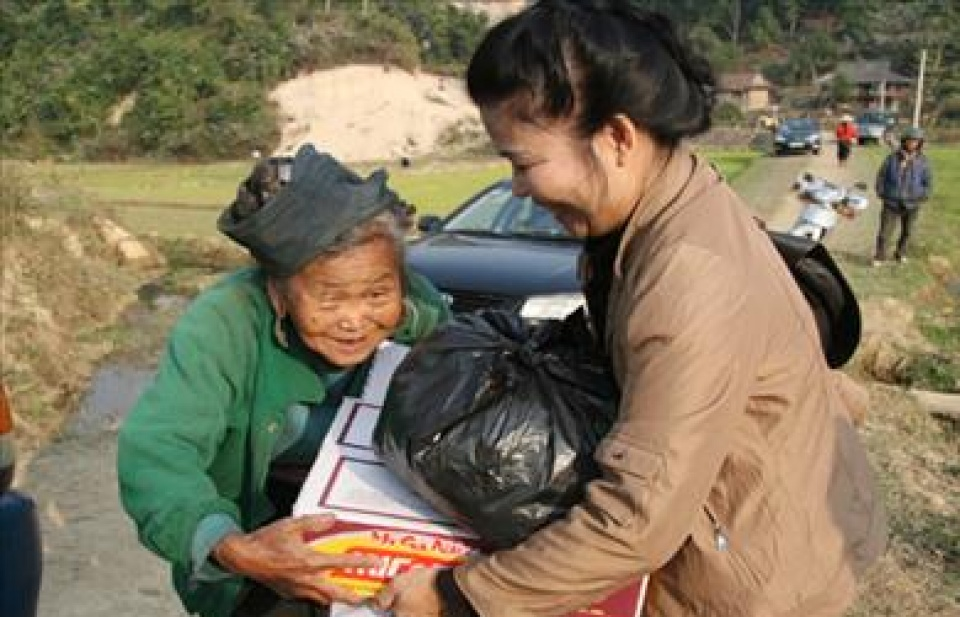 Hỗ trợ đối tượng khó khăn đột xuất, người có hoàn cảnh đặc biệt khó khăn