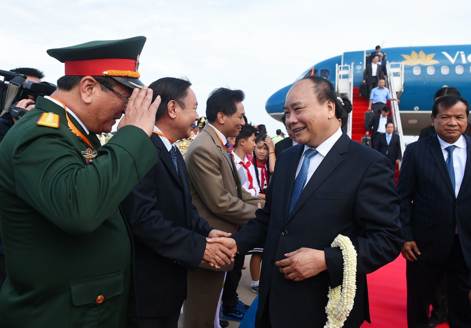 Thủ tướng đến Phnom Penh, bắt đầu thăm chính thức Campuchia tin nhap 20170424224134