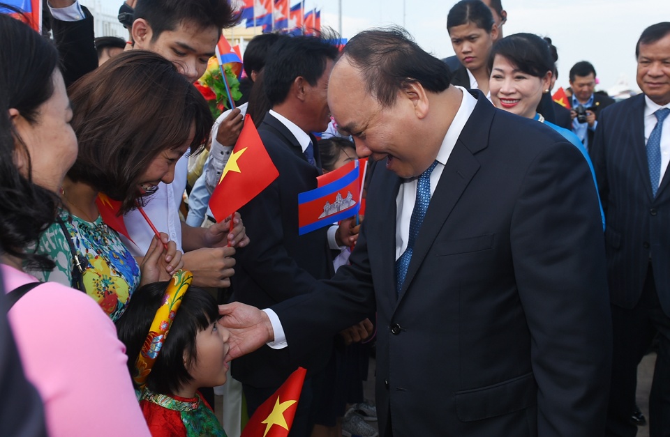 Thủ tướng đến Phnom Penh, bắt đầu thăm chính thức Campuchia tin nhap 20170424224134
