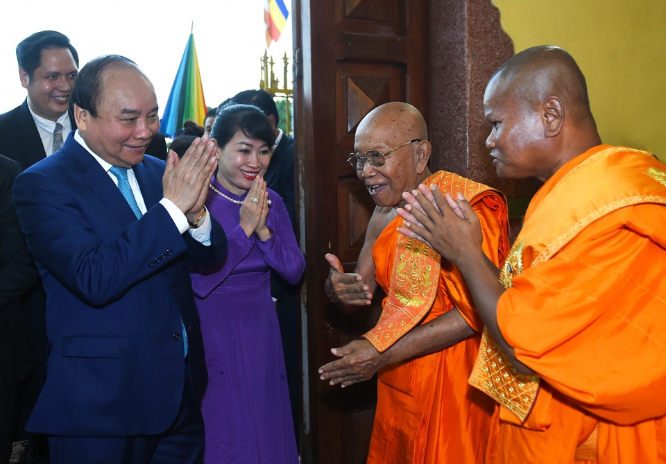 Thủ tướng đến chào Đại Tăng thống, tiếp Hội hữu nghị Campuchia - Việt Nam tin nhap 20170426003758